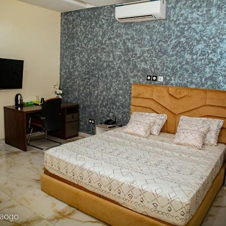 Complexe Hotelier And 瓦加杜古 外观 照片