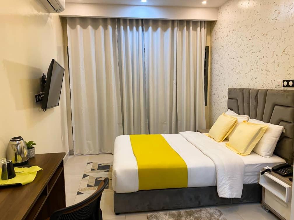 Complexe Hotelier And 瓦加杜古 外观 照片